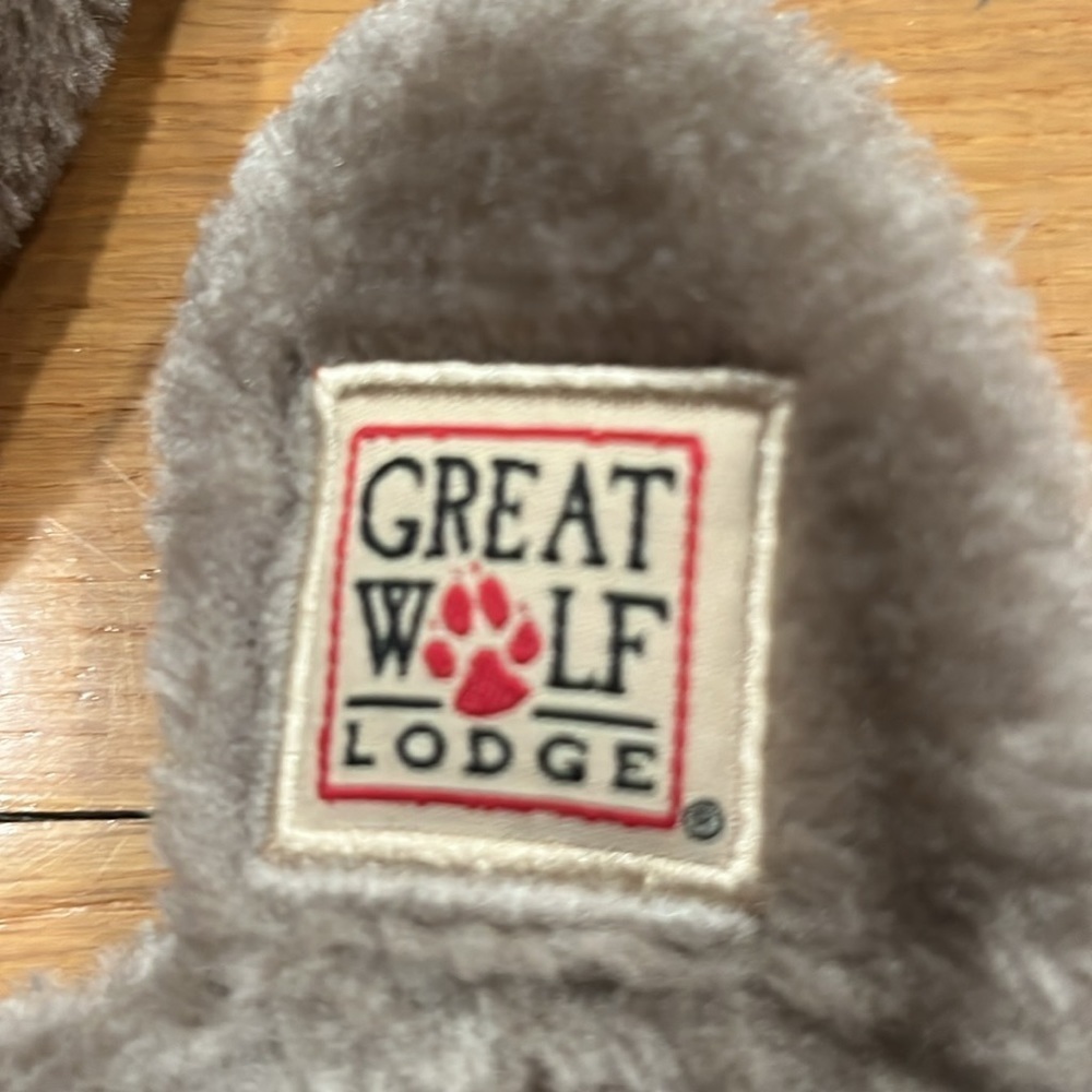 Great wolf lodge 2 pair of ears . - Picture 3 of 3